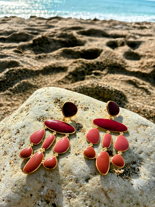 Boucles d’oreilles rouges femme Victoria acier inoxydable doré et émail rouge sur galet plage