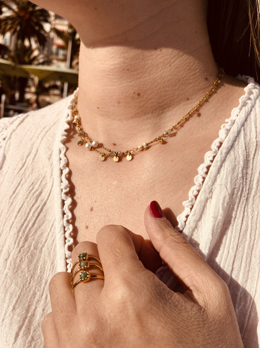 Collier pierre naturelle femme en labradorite et acier inoxydable doré. Élégant et polyvalent, il se porte en sautoir ou en double rang pour un style bohème chic lumineux.